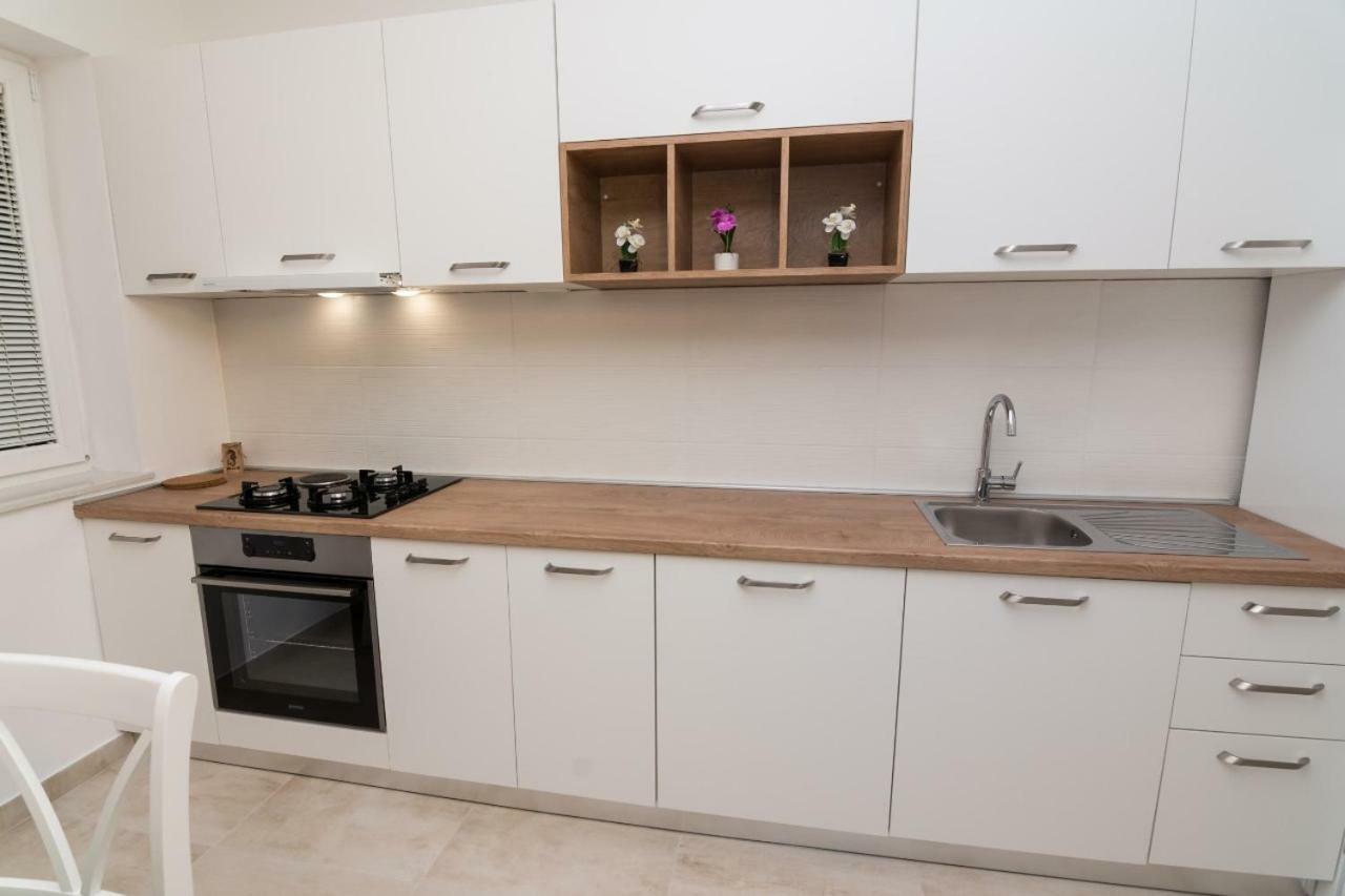 Apartment Bambi Mali Losinj Ngoại thất bức ảnh